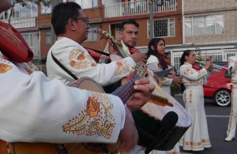 Grupo de mariachis profesionales en un evento de empresa en Bogotá
