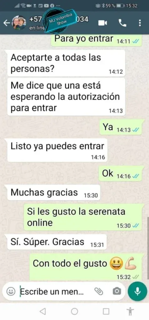 Mensaje de cliente emocionado con serenata virtual grabada